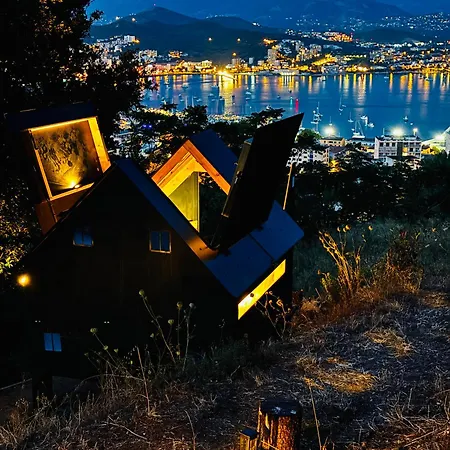 Ajaccio, Sous Les Etoiles, Cabanon A Toit Ouvrant, Vue Et Montagne * Ajaccio (Corsica)