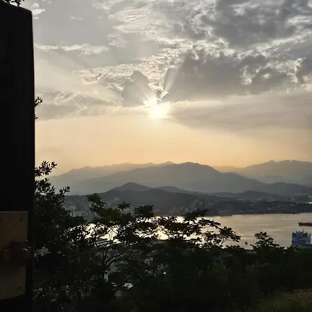 Ajaccio, Sous Les Etoiles, Cabanon A Toit Ouvrant, Vue Et Montagne Ajaccio (Corsica)