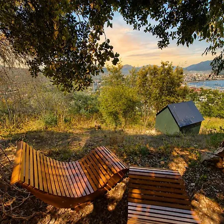 Ajaccio, Sous Les Etoiles, Cabanon A Toit Ouvrant, Vue Et Montagne * Ajaccio (Corsica)