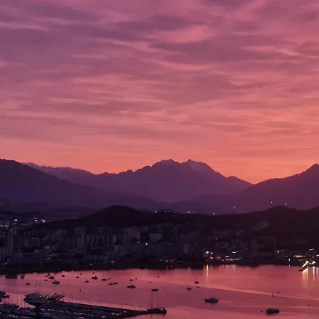 Ajaccio, Sous Les étoiles, Cabanon à Toit Ouvrant, Vue Et Montagne