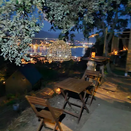 Ajaccio, Sous Les étoiles, Cabanon à Toit Ouvrant, Vue Et Montagne